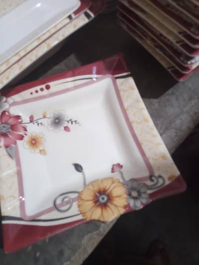 aik plastic complet use diner set urgnt for sale 0/3/0/4/0/7/8/6/8/9/3