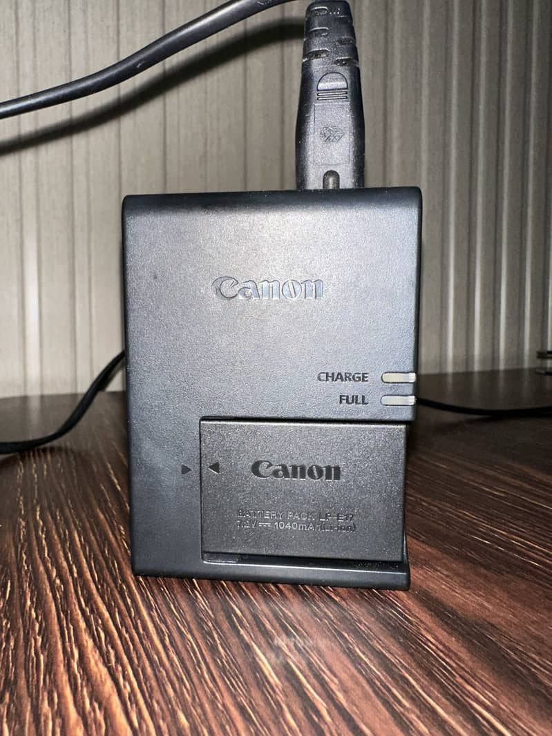 Canon EOS 200D 3