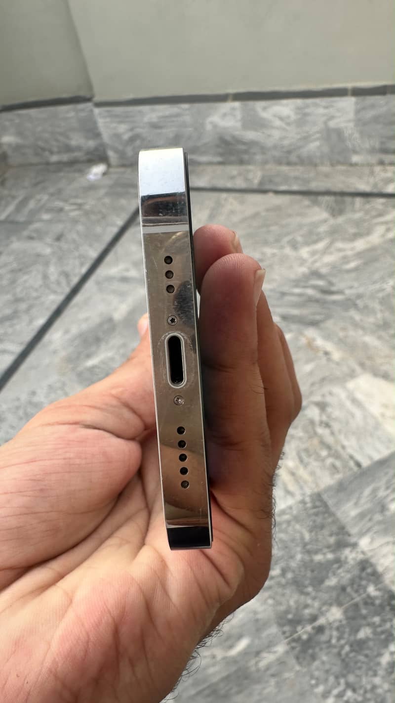 Apple iPhone 13 Pro 4