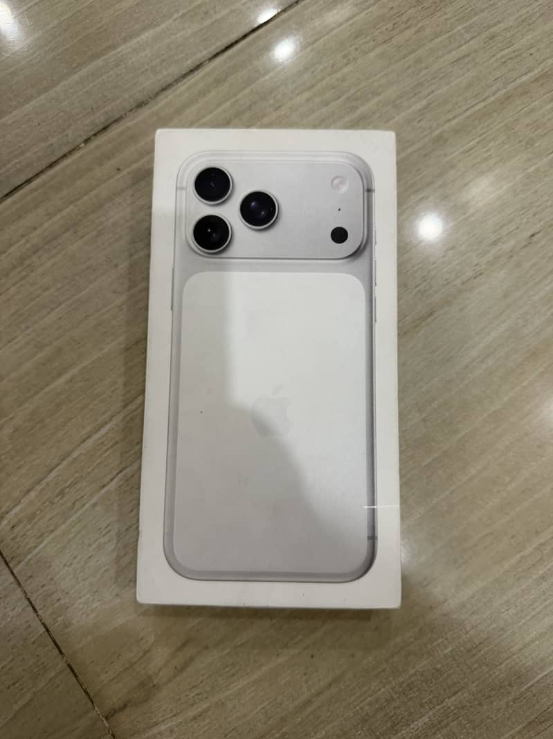 Apple iPhone 17 Pro Max 1