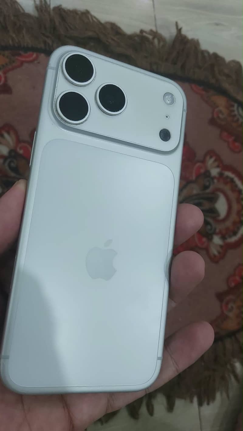 Apple iPhone 17 Pro Max 2