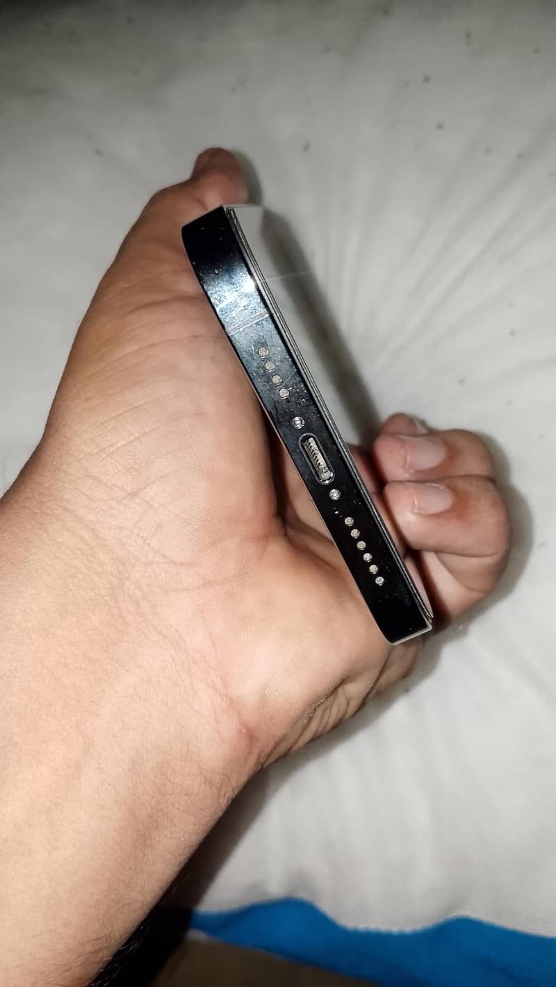 Apple iPhone 13 Pro Max 4