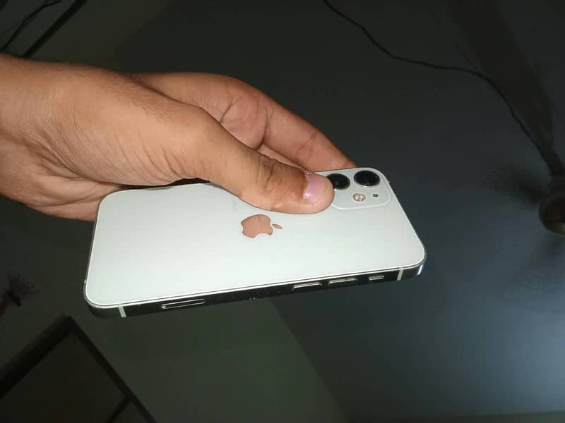 Apple iPhone 12 mini 0