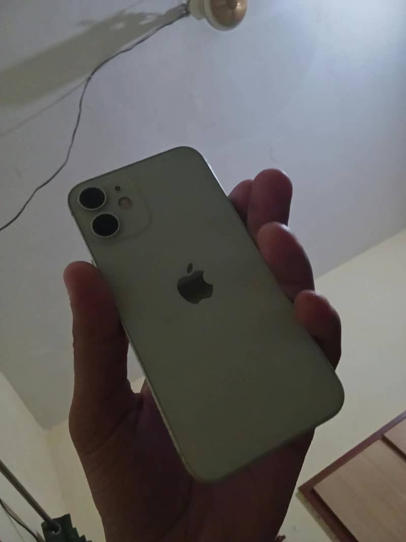 Apple iPhone 12 mini 4