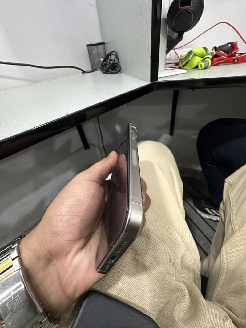 Apple iPhone 15 Pro Max 0