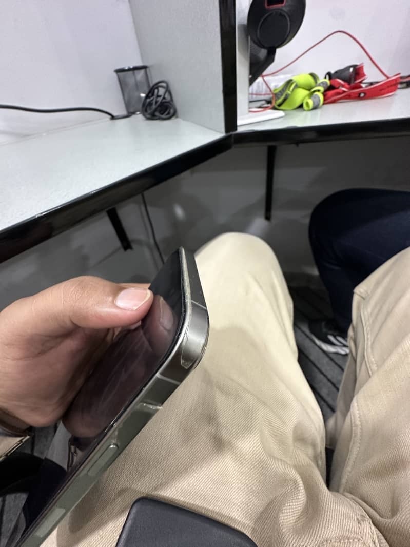 Apple iPhone 15 Pro Max 4