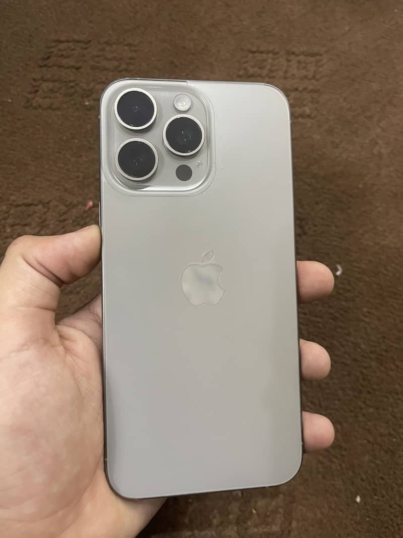 Apple iPhone 15 Pro Max 0