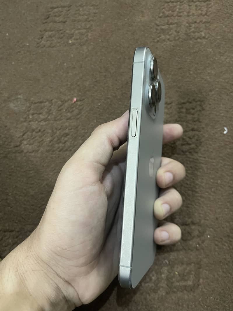 Apple iPhone 15 Pro Max 1