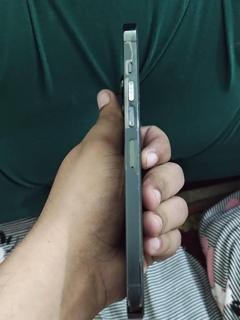 Apple iPhone 13 Pro Max 0