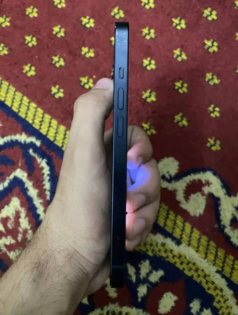 Apple iPhone 13 4