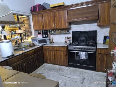 3 bedrooms & 3 bathrooms TV lounge kitchen