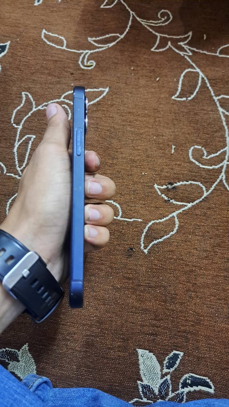 Apple iPhone 12 3