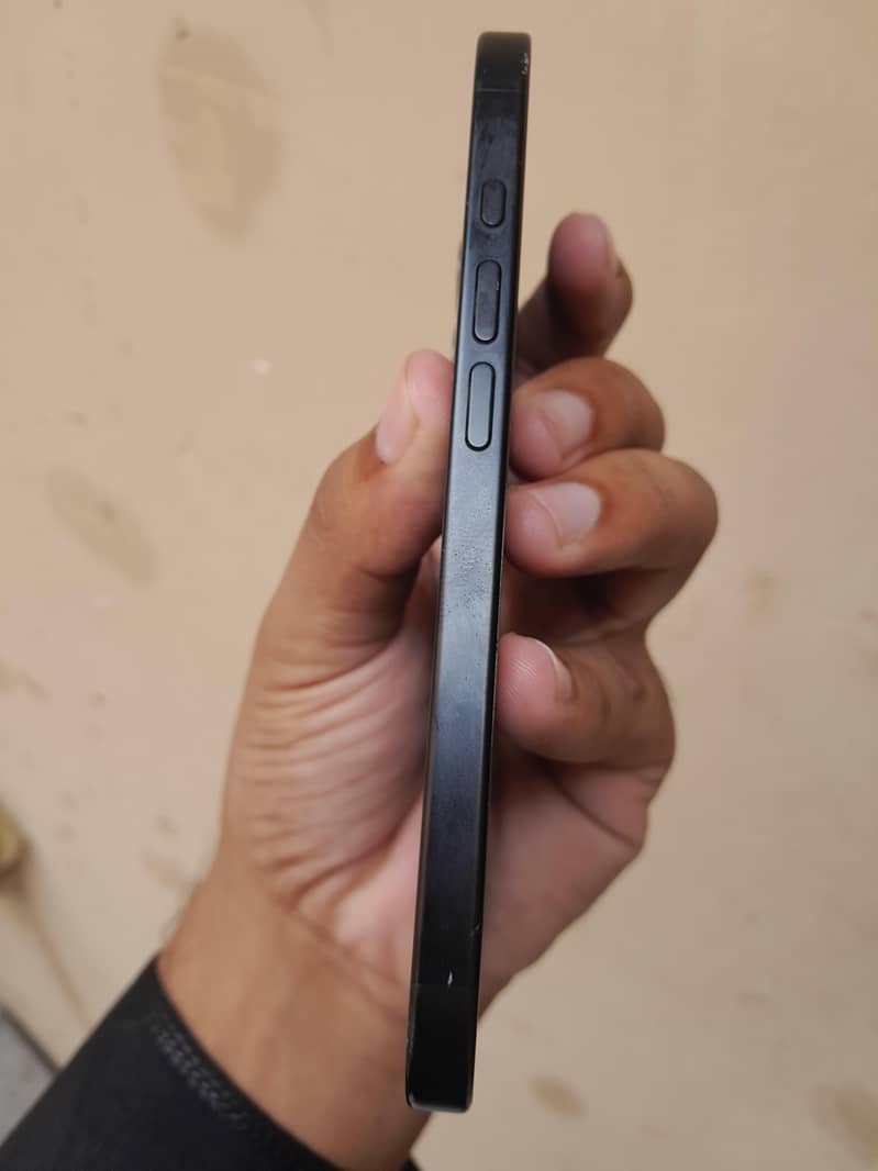 Apple iPhone 16 1