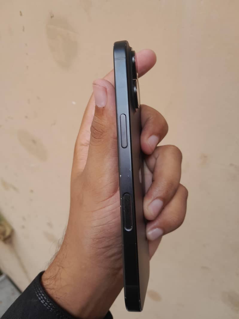 Apple iPhone 16 2