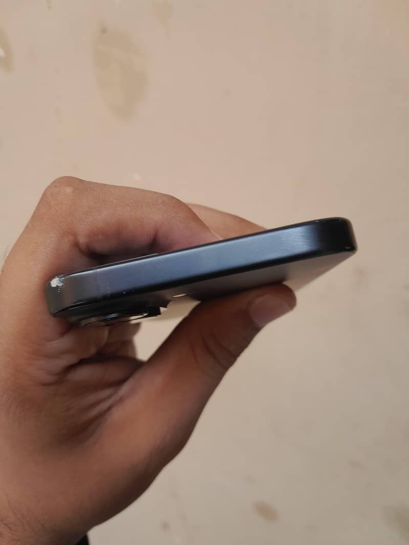 Apple iPhone 16 3