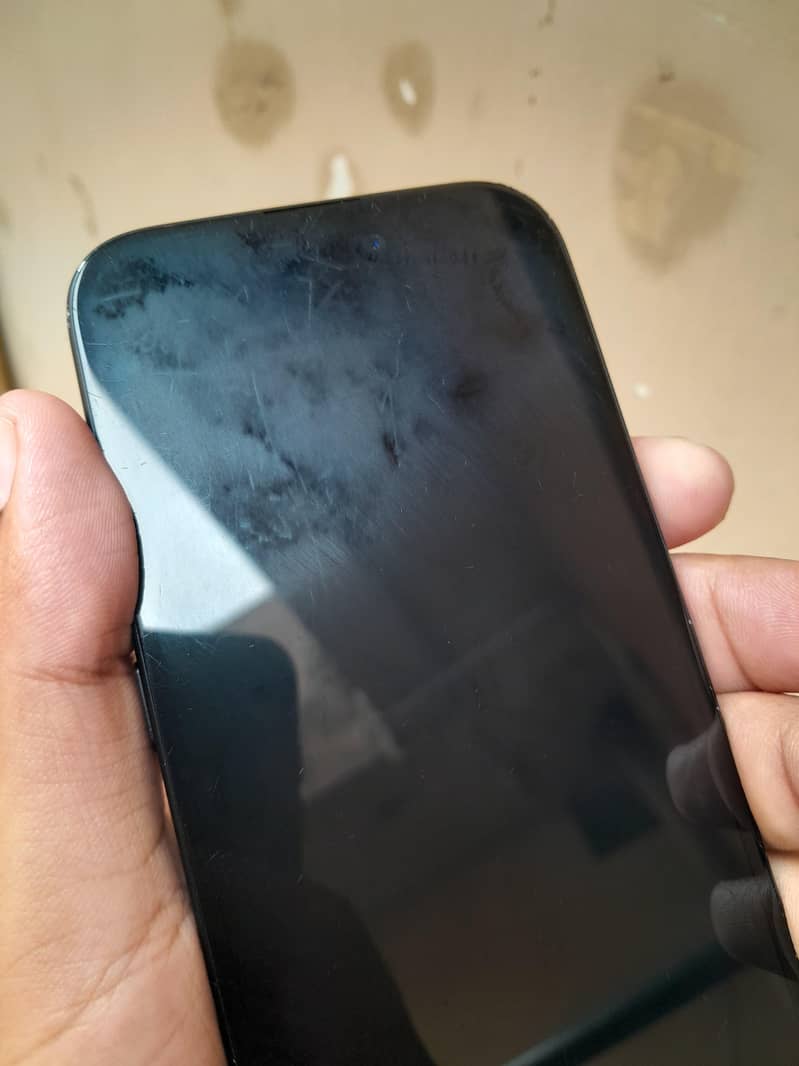 Apple iPhone 16 4