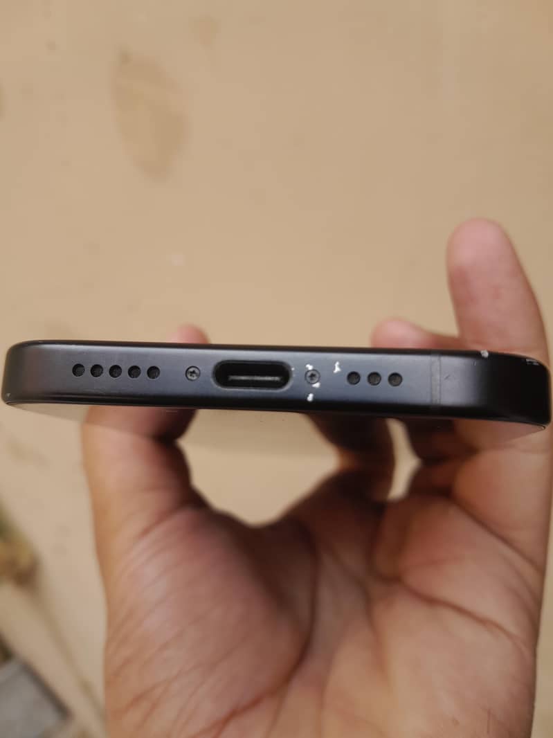 Apple iPhone 16 5