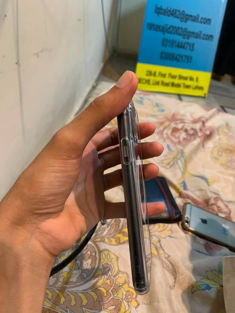 Apple iPhone 11 7
