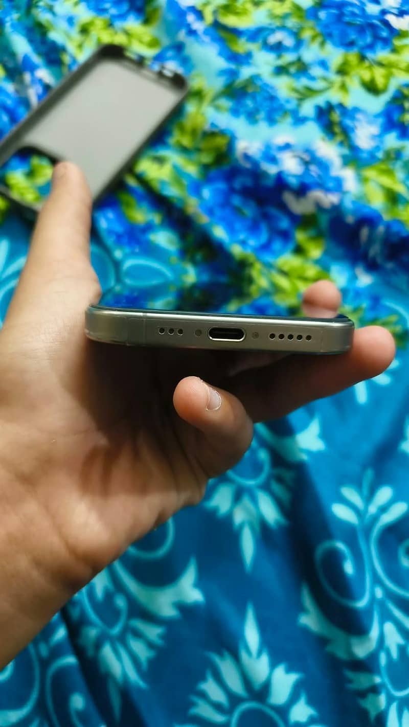 Apple iPhone 15 Pro 4