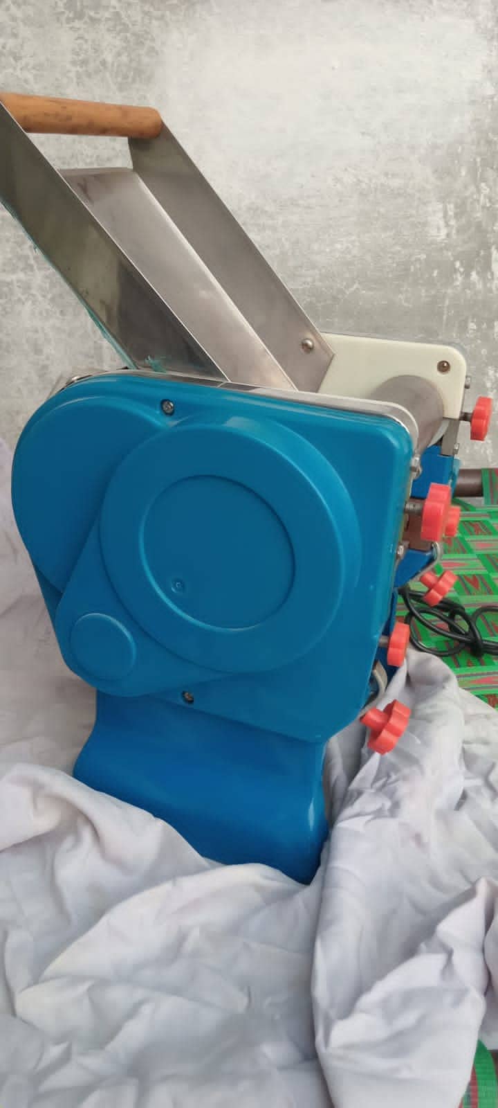 Pasta and samosas rollers machine 1