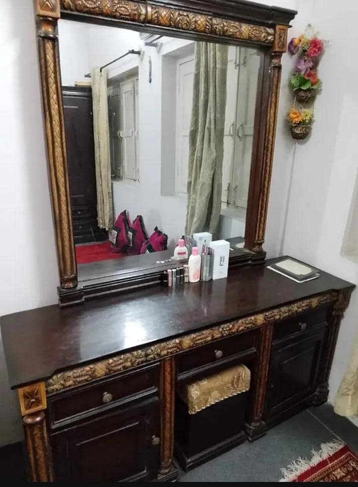 dressing table 0