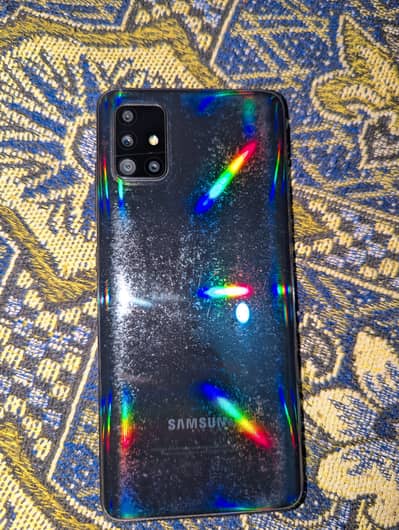 sirf mobile hai dabba charger Nahin hai