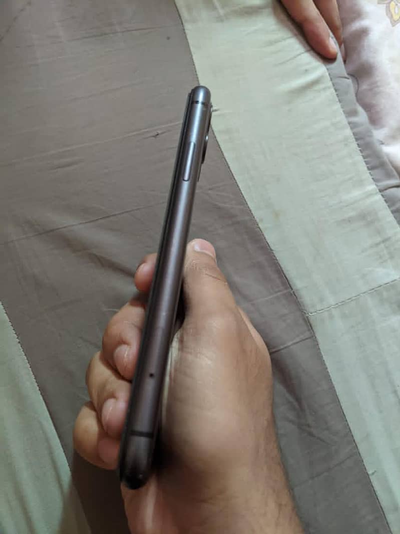 Apple iPhone 11 3