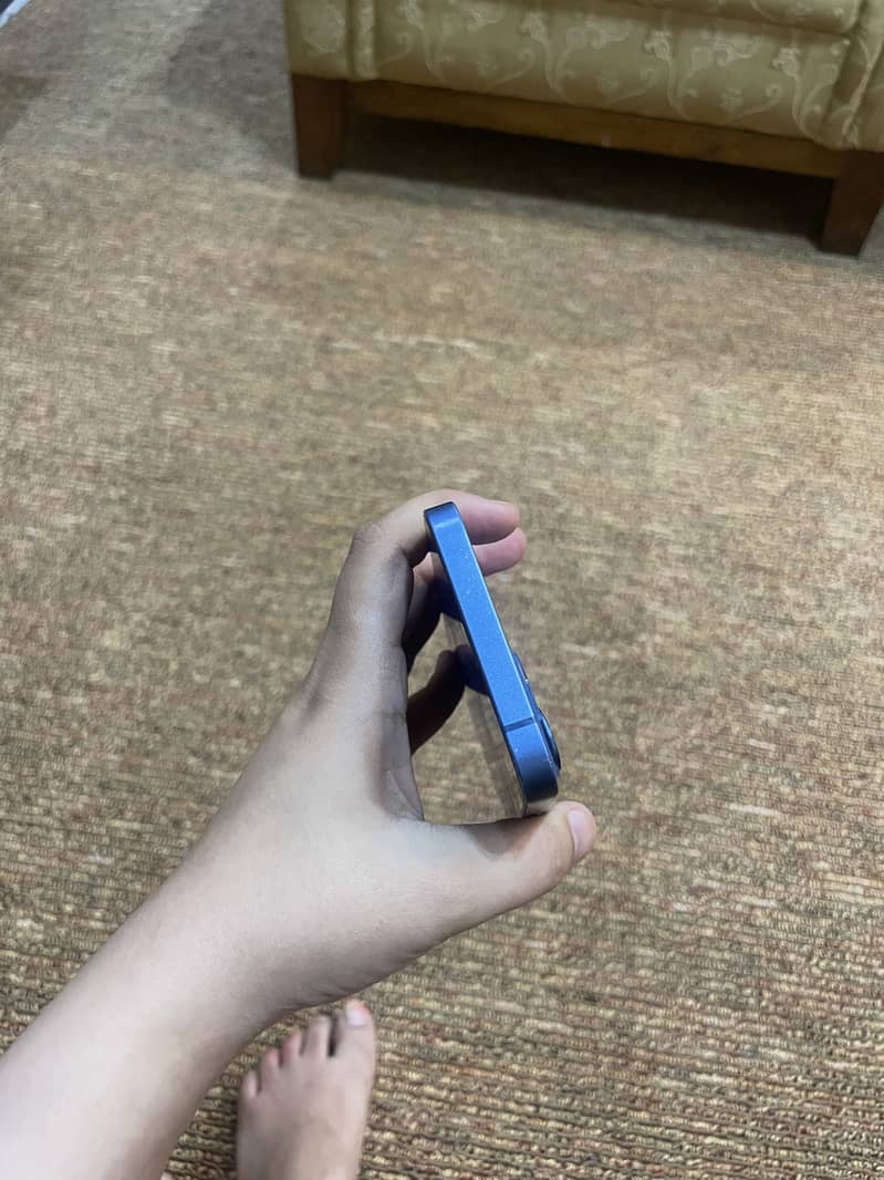 Apple iPhone 13 4
