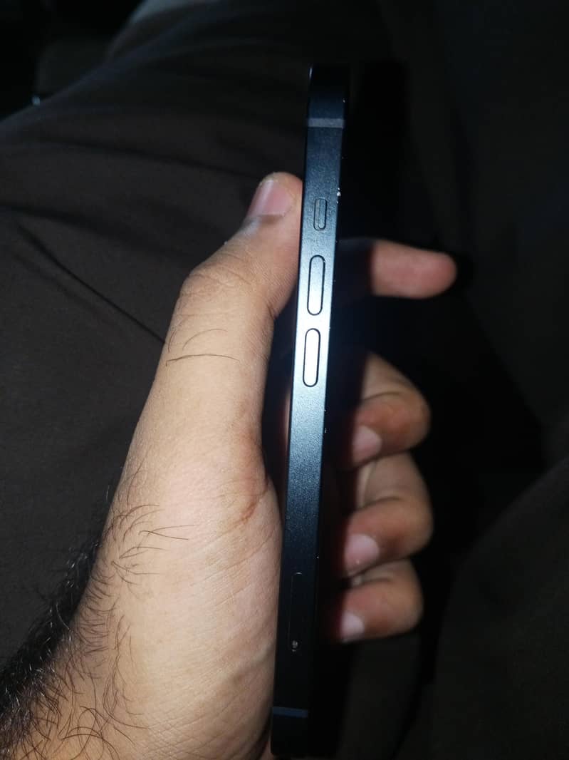 Apple iPhone 13 2