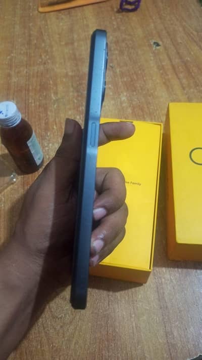 Realme C35