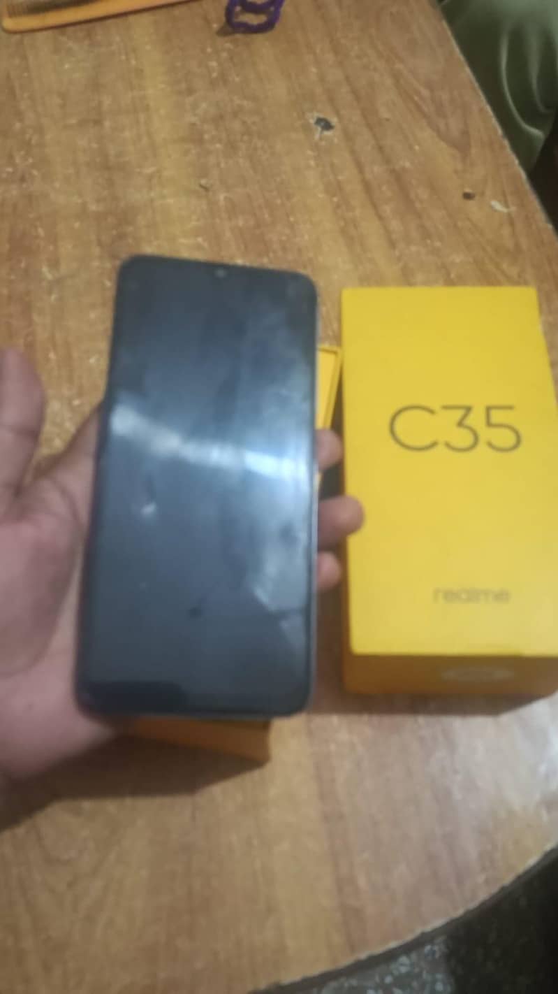Realme C35 6