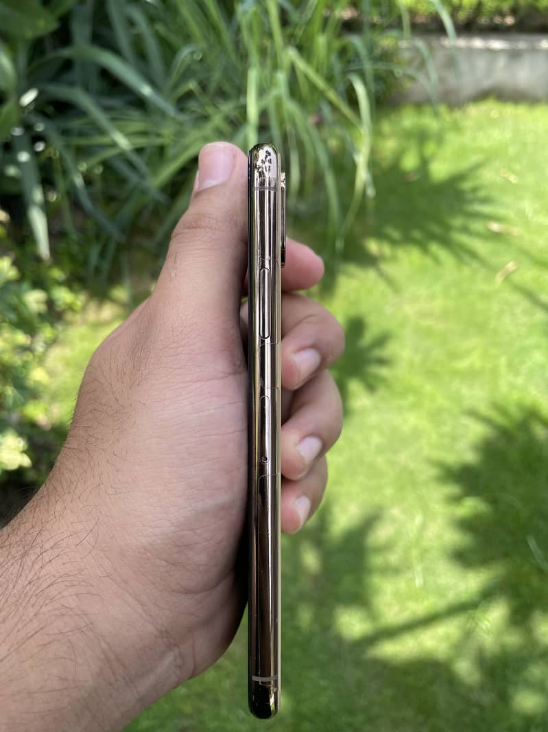 Apple iPhone XS 6