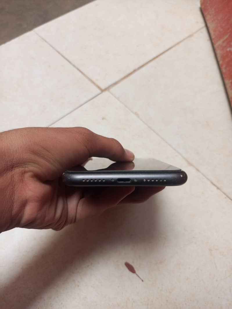 Apple iPhone 11 0