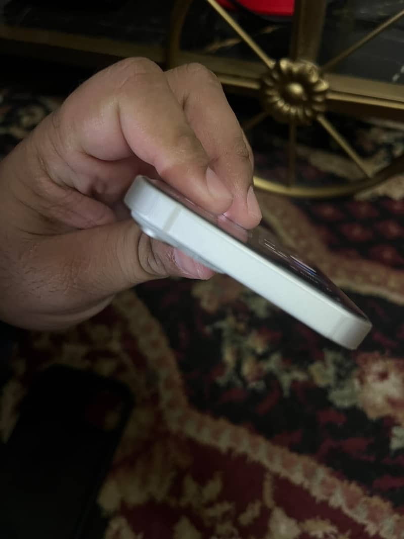 Apple iPhone 14 4