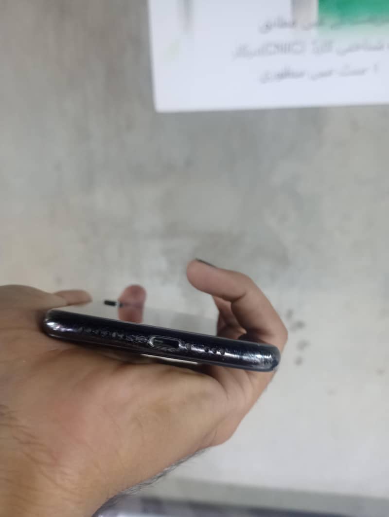Apple iPhone XS 3