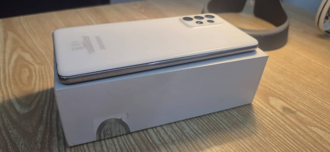 Samsung Mobile A72 8