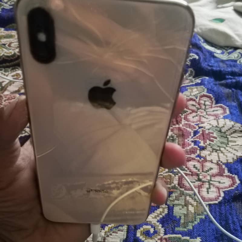 Apple iPhone XS Max 3