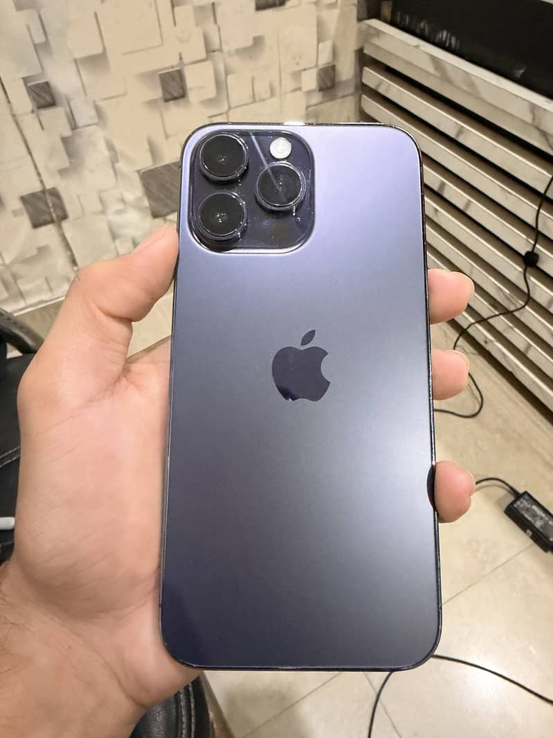Apple iPhone 14 Pro Max 1