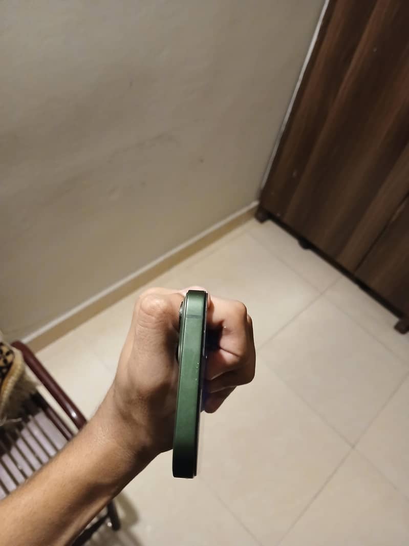 Apple iPhone 13 2