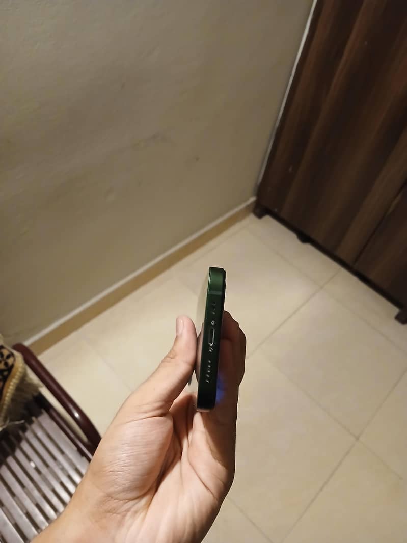 Apple iPhone 13 5