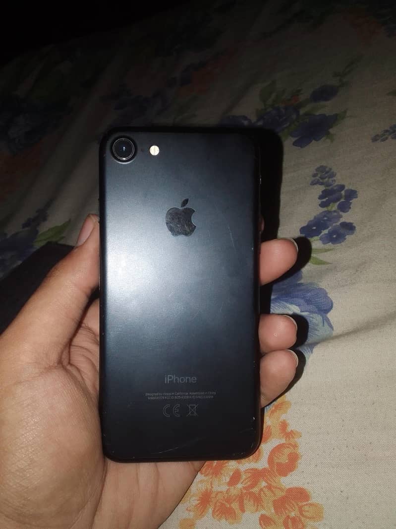 Apple iPhone 7 0