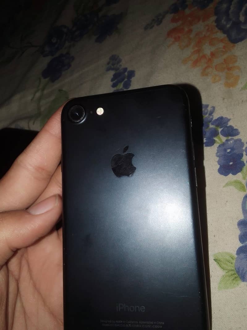 Apple iPhone 7 2