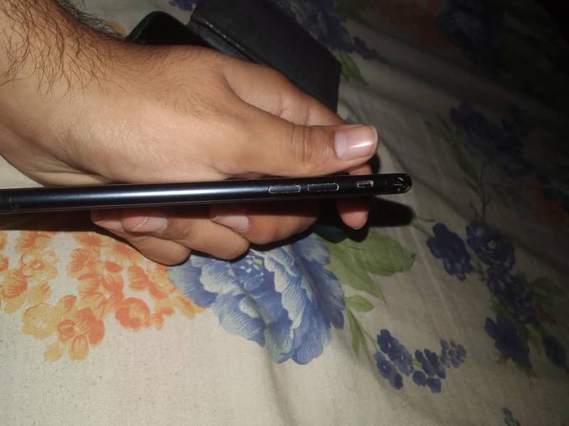 Apple iPhone 7 4