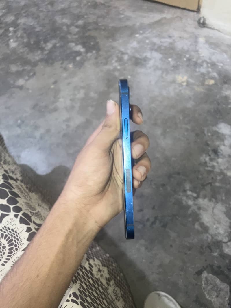 Apple iPhone 12 3