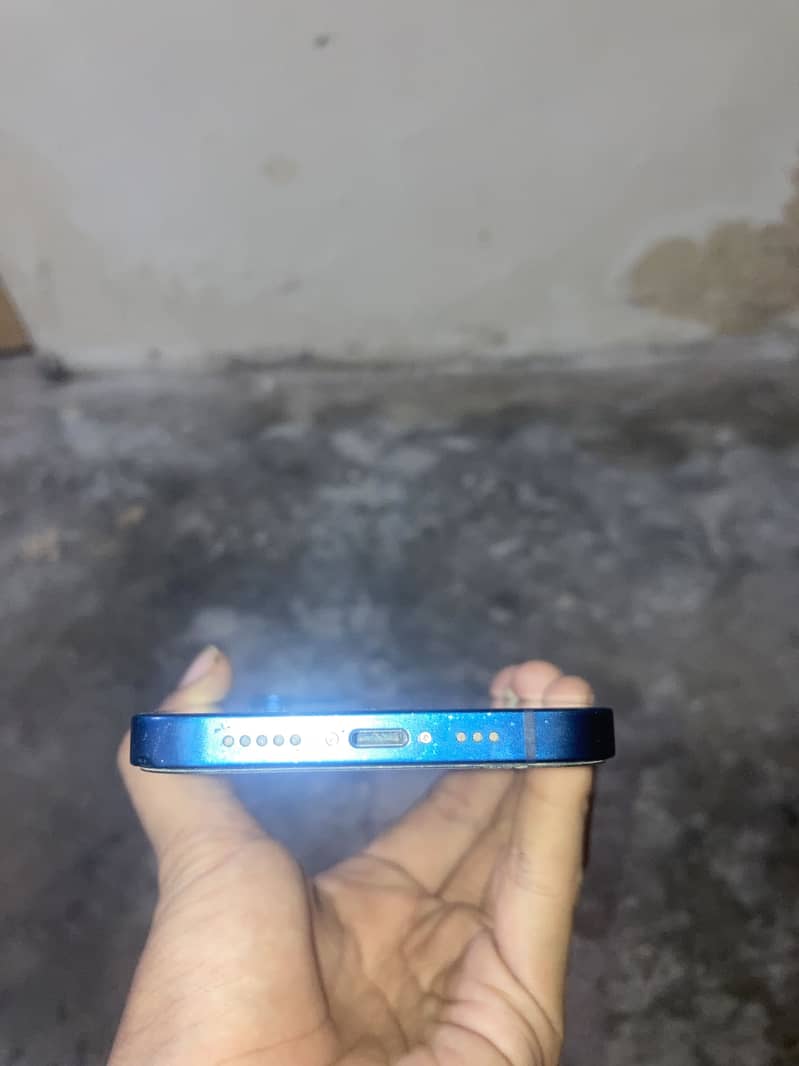 Apple iPhone 12 4