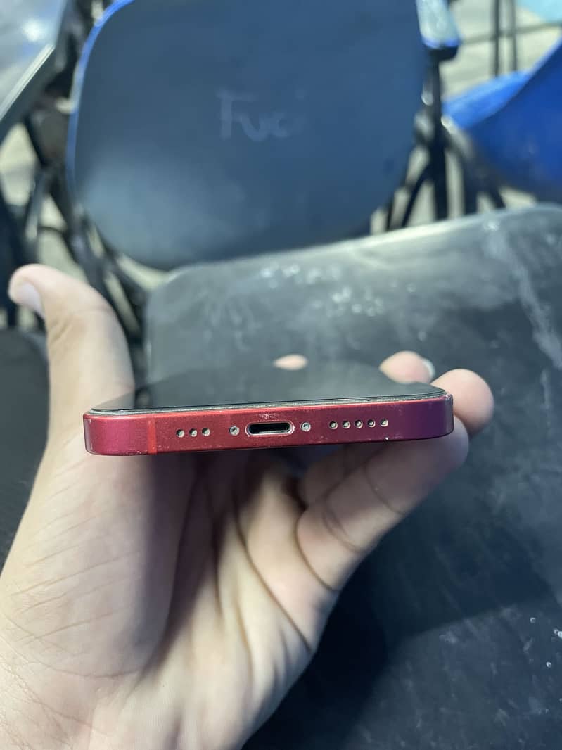 Apple iPhone 12 4