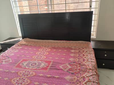 Complete bed set with TV rack, mattress and dressing