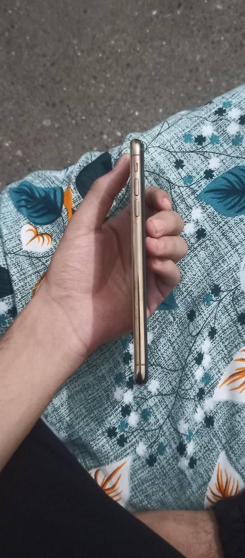 Apple iPhone XS Max 4