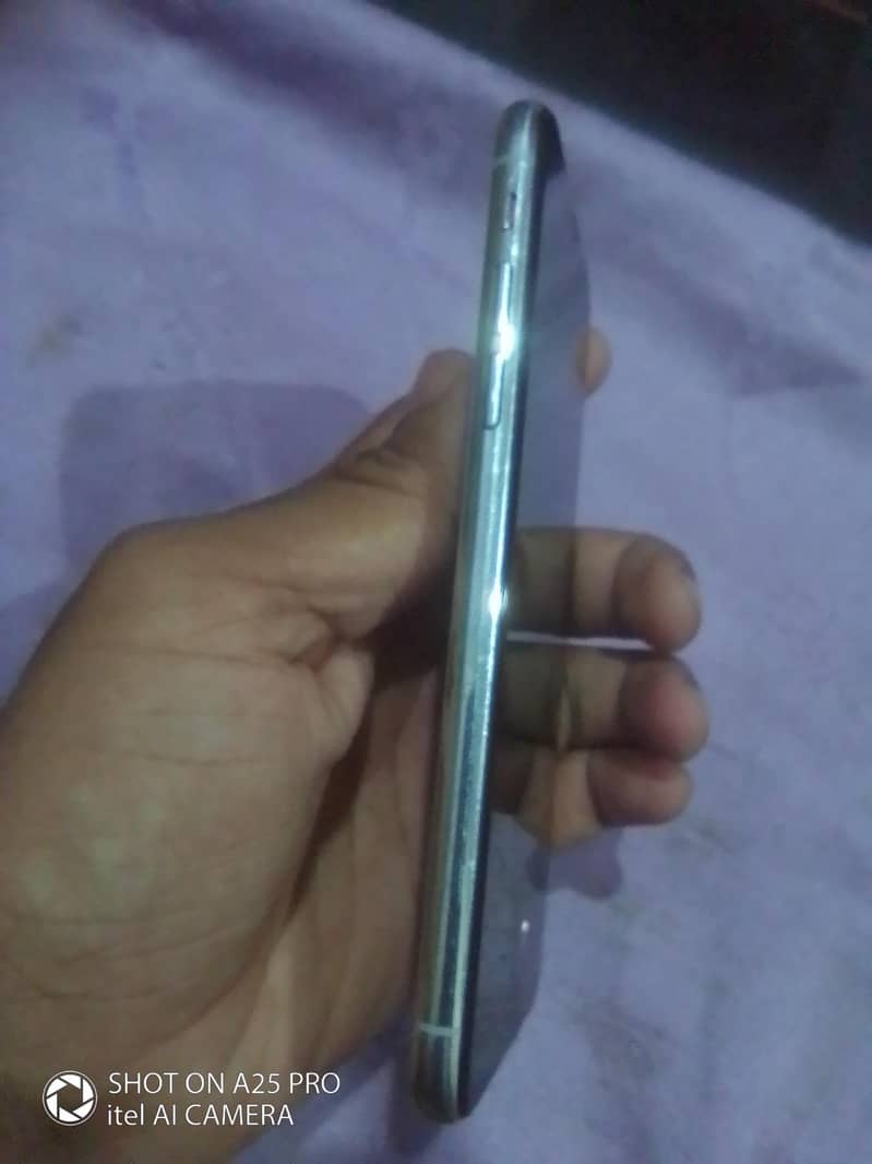 Apple iPhone X 3