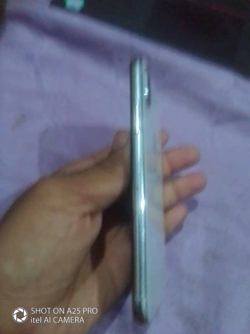 Apple iPhone X 4